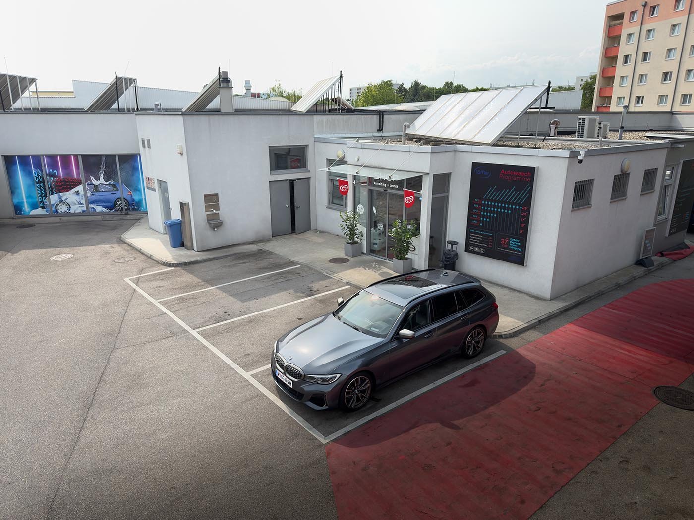 Parkplatz und Einfahrt zur Löffler Innenreinigung in Wien